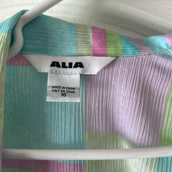 Alia Button Up Top - Picture 2 of 3